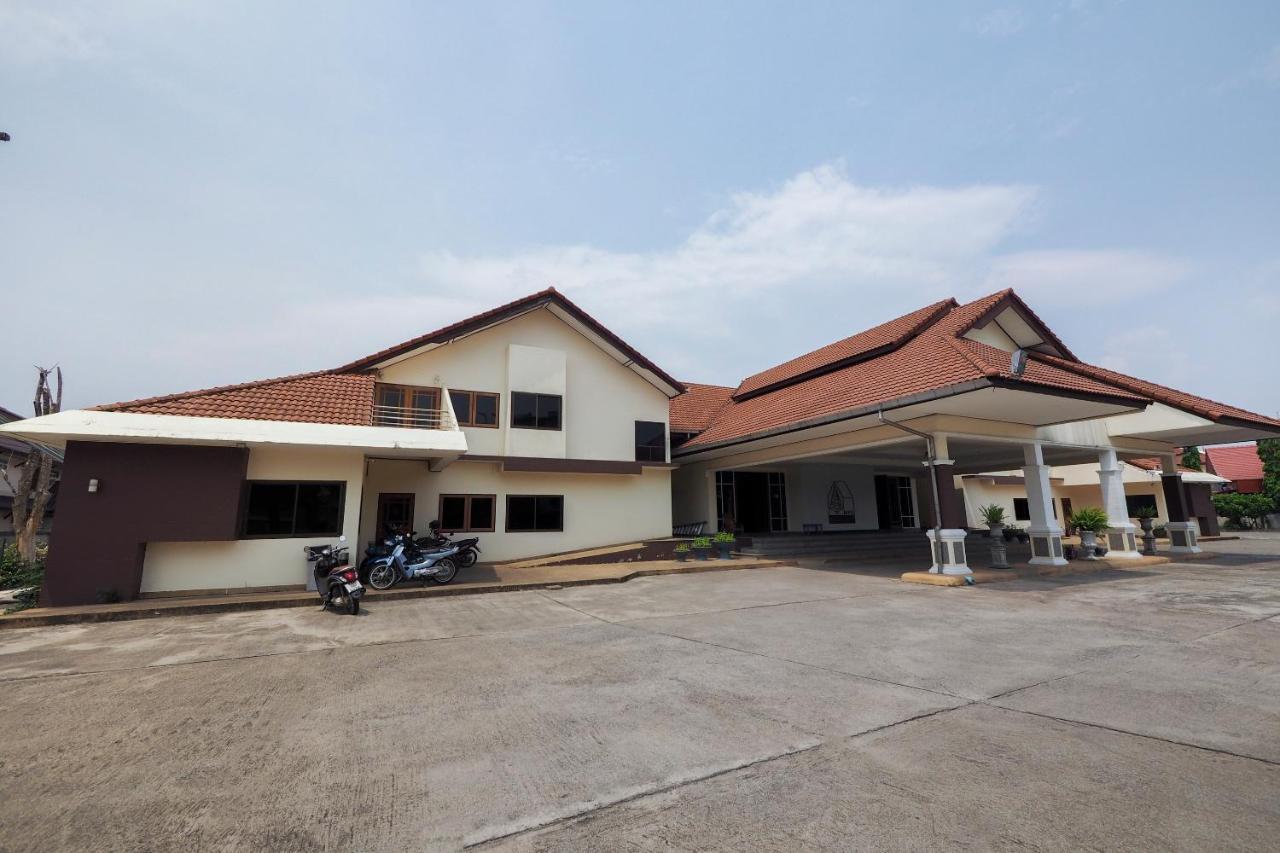 Oyo 859 Golden Land Hotel Chiang Rai Exterior photo